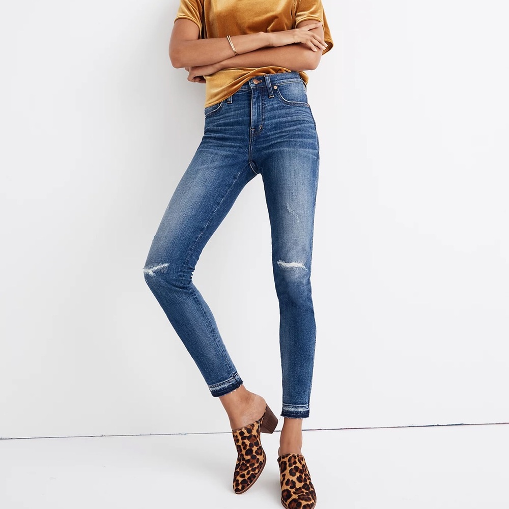 MADEWELL 9" Mid-Rise Skinny Jeans in York Wash: Rip and Repair‎ Edition. Size 25